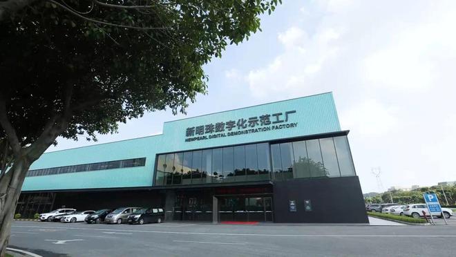九游娱乐平台：美好工程冠珠魔术师岩板共筑胖东来天使城店致美体验(图8)