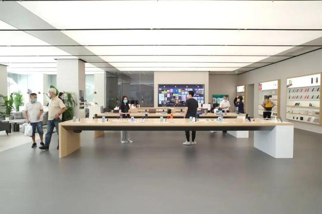 九游娱乐平台：美好工程冠珠魔术师岩板共筑胖东来天使城店致美体验(图10)