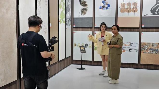 九游娱乐：《探展第一线智造江北瓷博会(图9)