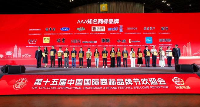 九游娱乐网站：大角鹿