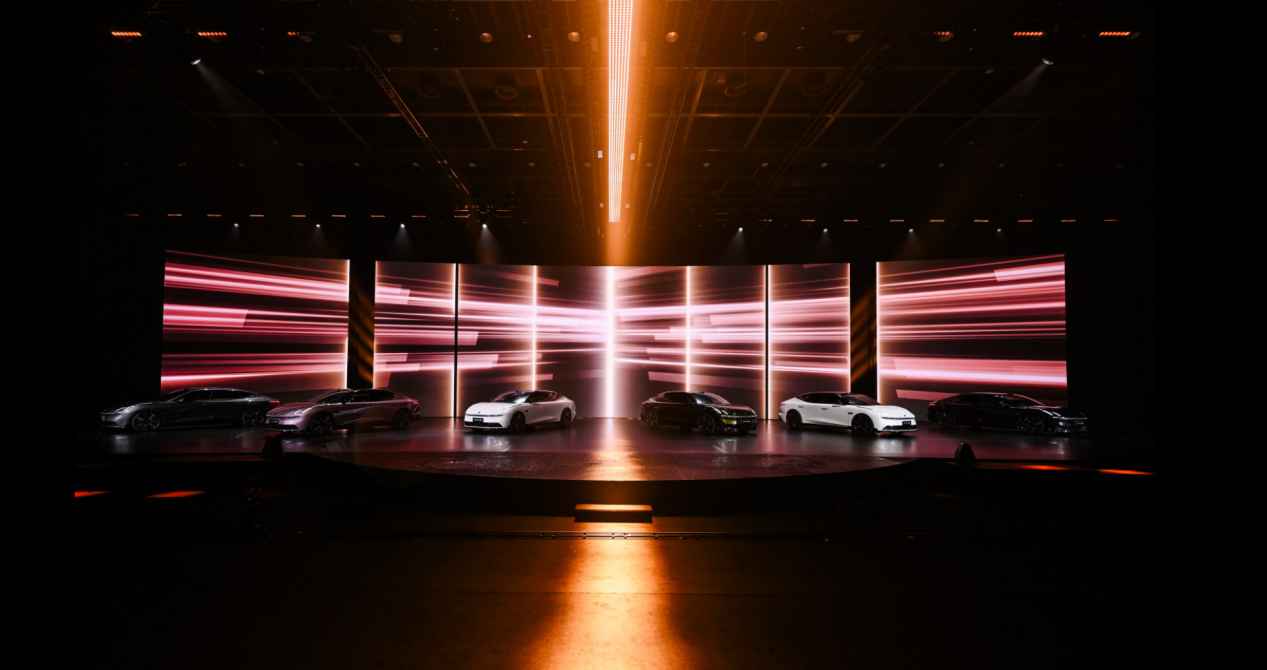 九游娱乐平台：智能电混四驱轿车领克10EM-P正式上市(图8)