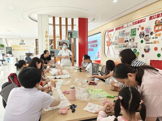 九游娱乐平台：济宁市任城区金城街道西孟社区举办“明眸护视力巧手做艾锤”志愿服务活动(图2)