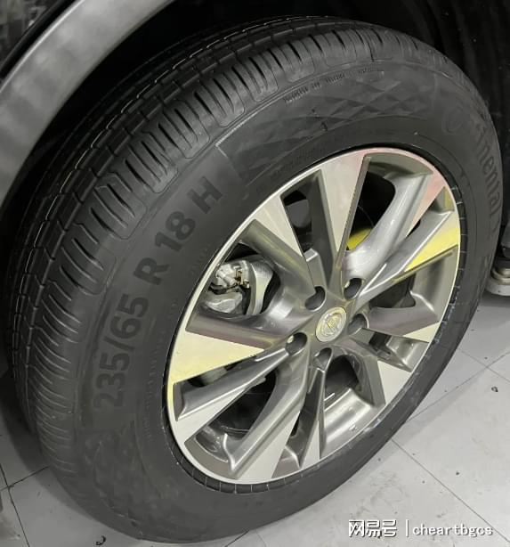 九游娱乐平台：2025年豪华车轮胎推荐：五大轮胎全面解析(图4)