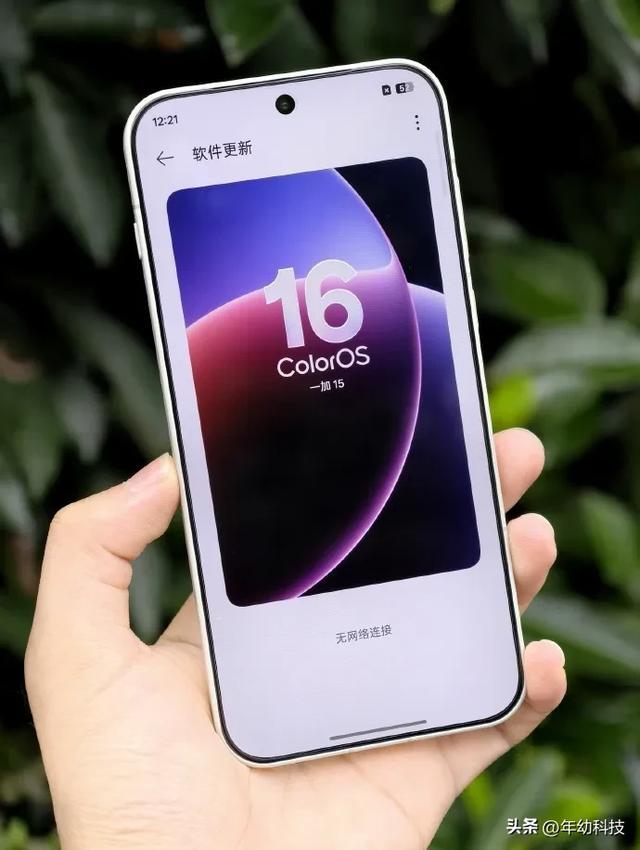 九游娱乐：一加15真机曝光：“航天级纳米瓷金属”颠覆传统与哈苏分道扬镳(图3)