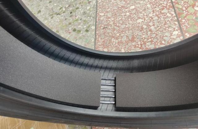 九游娱乐平台：为何电动车的轮胎比你想象中贵得多？老司机告诉你到底贵在哪(图4)