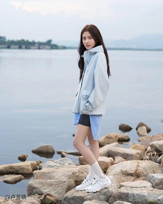 九游娱乐：最近好多明星、潮人都在穿！这双新鞋来得太是时候了！(图5)