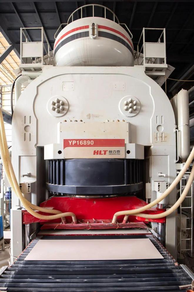 九游娱乐平台：陶瓷一线品牌欧登磁砖｜智造新力量金丝绒瓷砖的破局之路(图5)