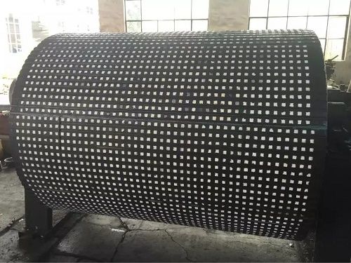 九游娱乐网站：带式输送机滚筒陶瓷包胶陶瓷橡胶板介绍(图3)