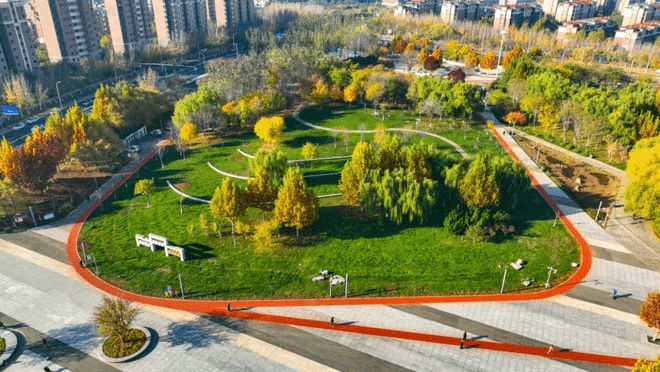 九游娱乐网站：西青这座公园千余米健身步道焕新开放(图2)