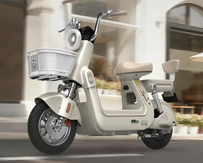 九游娱乐：雅迪、爱玛之后绿源第3款新国标车曝光！镁合金打造有后座能载人(图1)