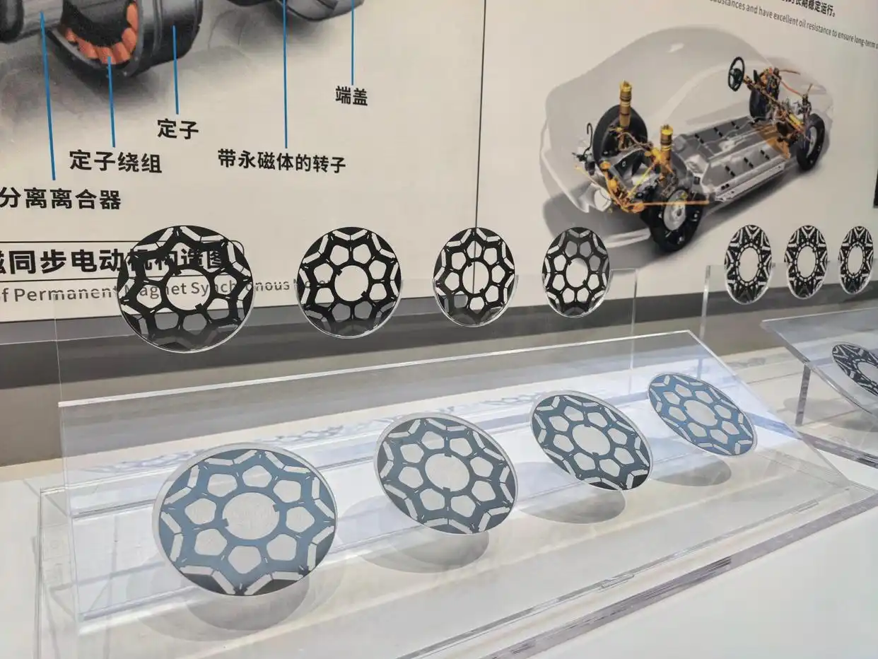 九游娱乐平台：从湖南第一炉铁水到机器人的电机涟钢勇闯“高端局”(图3)