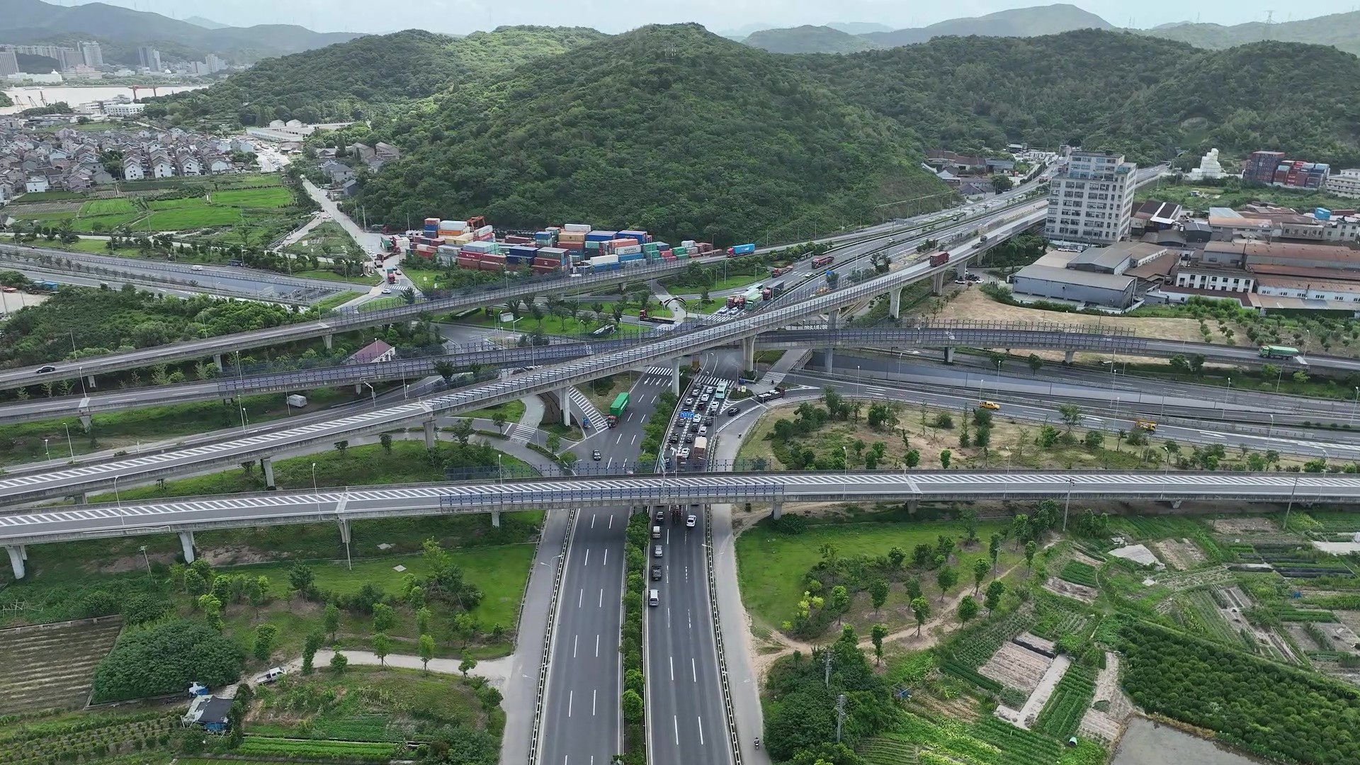 九游娱乐：解码宁波北仑“匠心筑路”的港口赋能密码(图1)