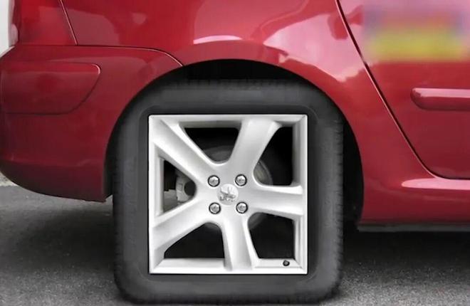 九游娱乐网站：为什么汽车轮胎全是黑色？明明世界上第一条轮胎是白色橡胶也是白色(图7)