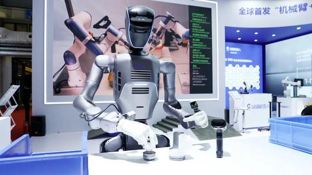 九游娱乐网站：2025年人形机器人重器盘点：十款新品一个风向(图4)