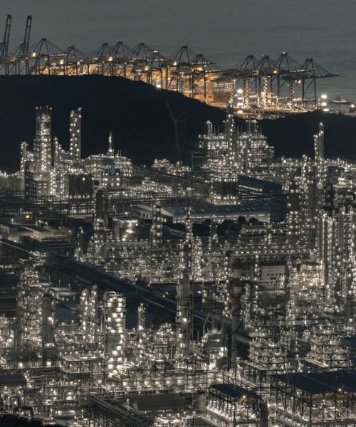 九游娱乐网站：一生要出片的年轻人把化工厂拍成了网红打卡点(图2)