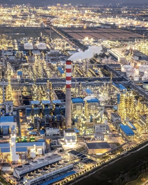 九游娱乐网站：一生要出片的年轻人把化工厂拍成了网红打卡点(图5)