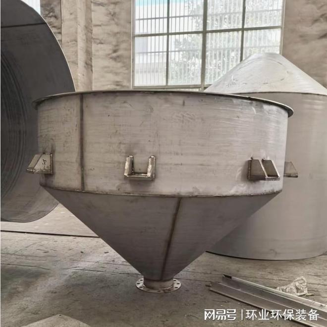 九游娱乐：塑料颗粒与粉末处理：防静电与耐磨不锈钢料仓的应用(图1)