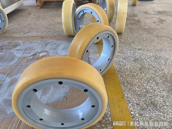 九游娱乐平台：分拣系统轨道轮对比：聚氨酯vs橡胶谁更适合高速线(图2)